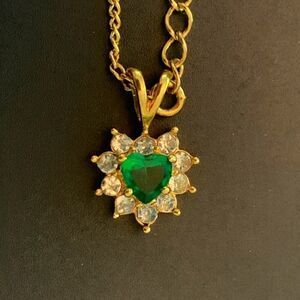Vintage AVON Emerald Heart Necklace, in Gold tone, Stamped